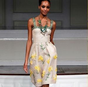 □$4,000 OSCAR DE LA RENTA EXQUISITE LINEN LEAF FLOWER EMBROID RUNWAY DRESS US S